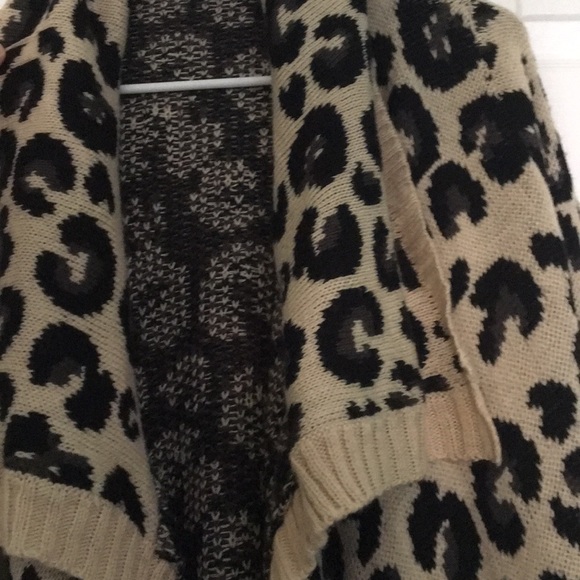 Cheetah print cardigan sweater - Picture 3 of 3
